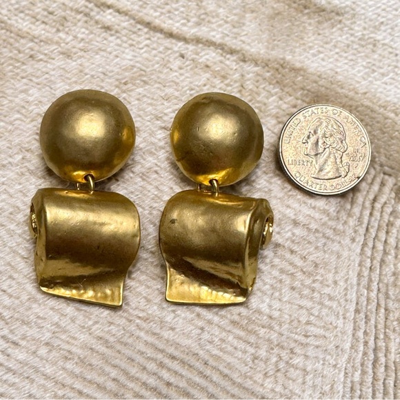 Vintage Dangle Scrolls Brushed Gold Clip On Earrings - Picture 2 of 4